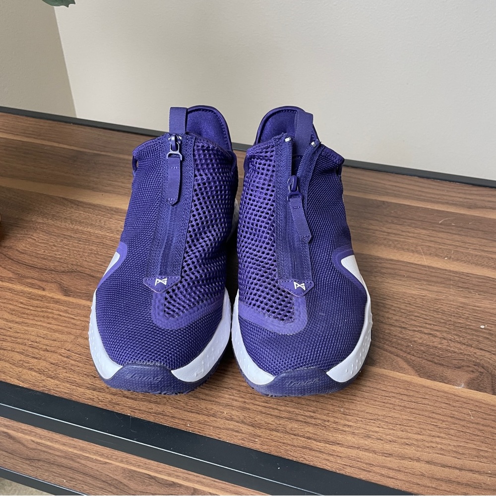 Paul Nike Air Basketball Shoes (Like New) Gem